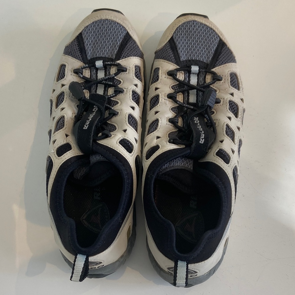 Vintage Ecco Hiking/Trail Athletic Shoes in Black and Cream. Size 7-7.5 US